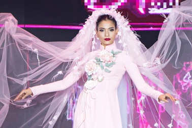 "Mỹ nhân ăn chay" Trương Thị May diễn áo dài cưới, nói gì về việc kết hôn?