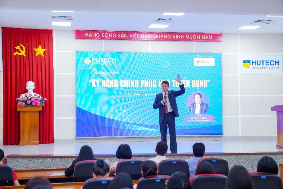 Hơn 20 doanh nghiệp tuyển dụng sinh viên nhóm ngành Tài chính - Thương mại tại HUTECH - 3 Hơn 20 doanh nghiệp tuyển dụng sinh viên nhóm ngành Tài chính - Thương mại tại HUTECH - 3