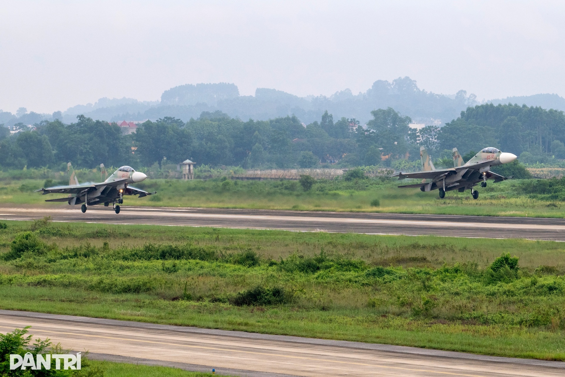Đội hình mũi tên 5 tiêm kích SU-30MK2 đầy uy lực chuẩn bị cho đại lễ A80 - 5 Đội hình mũi tên 5 tiêm kích SU-30MK2 đầy uy lực chuẩn bị cho đại lễ A80 - 5