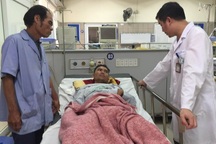 Vụ nhóm sinh viên ngộ độc rượu: 4 người ảnh hưởng thị lực, 3 người tổn thương não