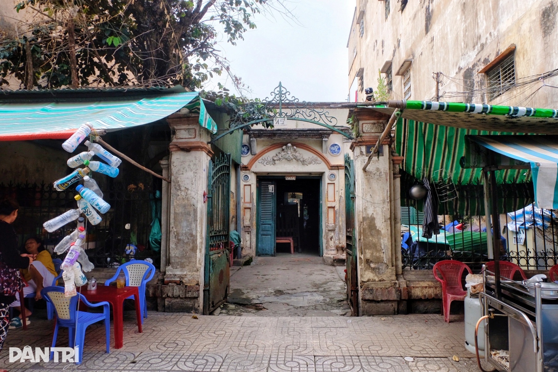 View - Nhà cổ hơn 100 tuổi ở TPHCM với đại gia đình gần 20 người sinh sống | Báo Dân trí