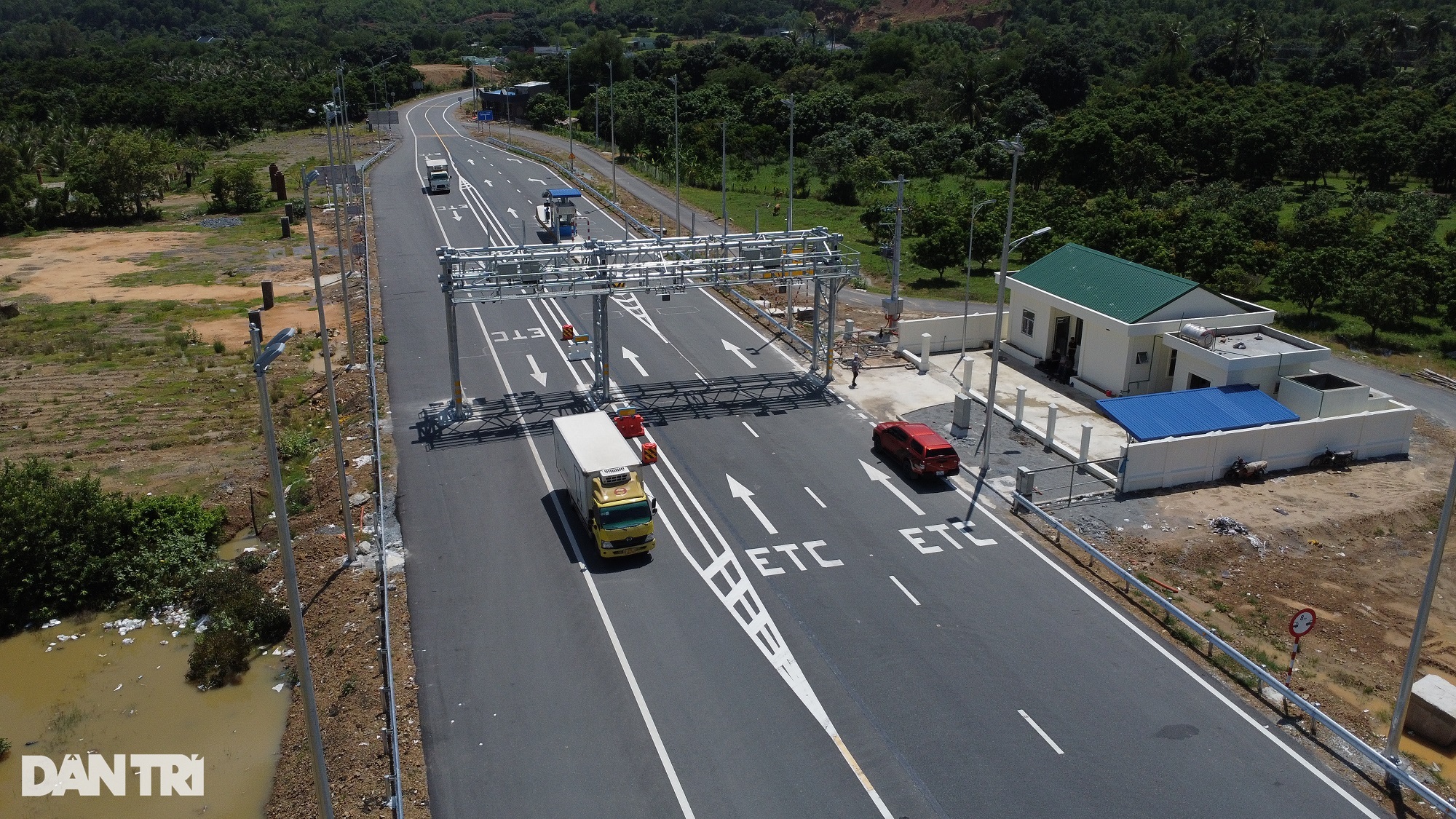 Hình hài trạm BOT lược bỏ barie trên cao tốc Nha Trang - Cam Lâm - 2 Hình hài trạm BOT lược bỏ barie trên cao tốc Nha Trang - Cam Lâm - 2