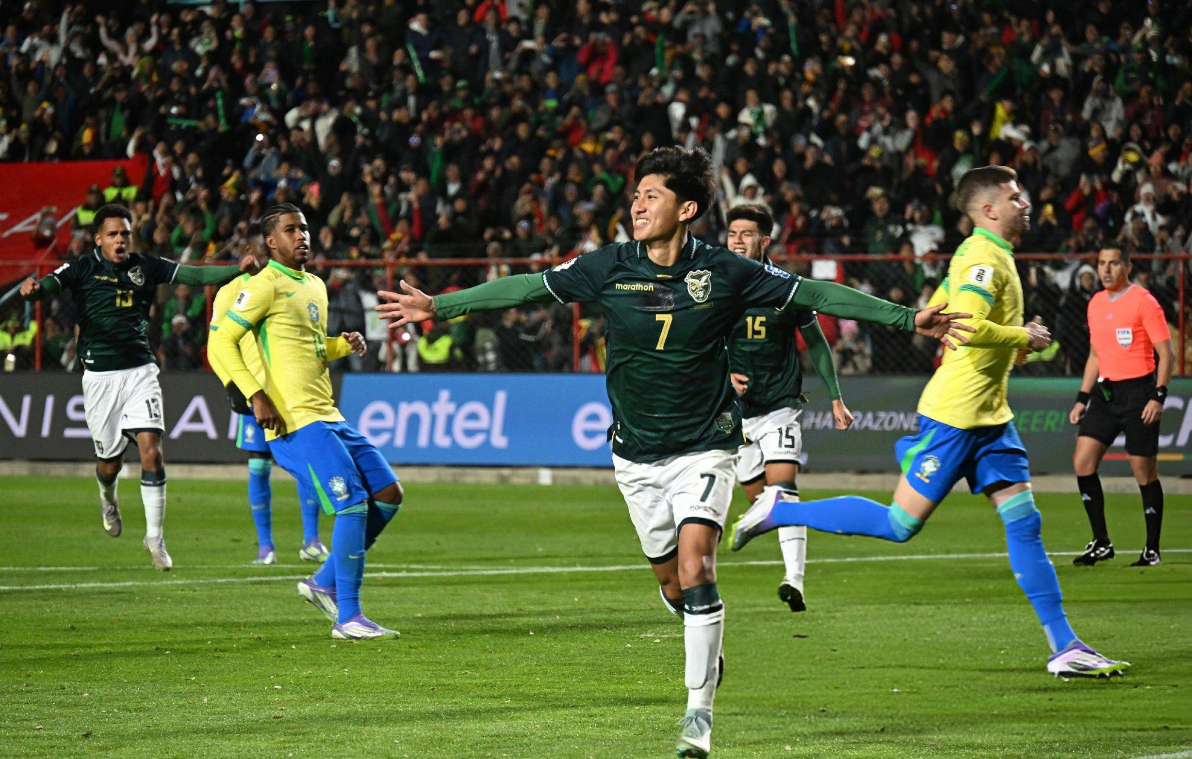 Argentina thất bại trong ngày vắng Messi, Brazil trắng tay trước Bolivia - 4