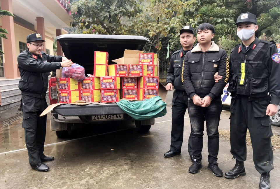 Khởi tố 2 đối tượng vận chuyển pháo nổ trái phép ở biên - 1 Khởi tố 2 đối tượng vận chuyển pháo nổ trái phép ở biên - 1