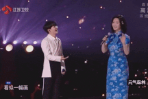 Nữ ca sĩ quá cố Đặng Lệ Quân... "tái xuất" trên sân khấu