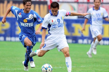 HLV Calisto vẫn chờ đợi Công Vinh