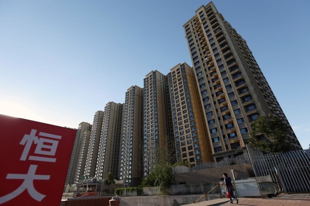 Владение Эвергранда официально распалось - 1 Chúa chổm Evergrande chính thức sụp đổ - 1