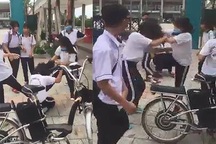 Vụ nữ sinh bị đánh hội đồng: Cảnh cáo, khiển trách 19 học sinh đánh nhau, cổ vũ
