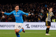 Thua Napoli, Juventus hết cửa đua vô địch Serie A với Inter Milan