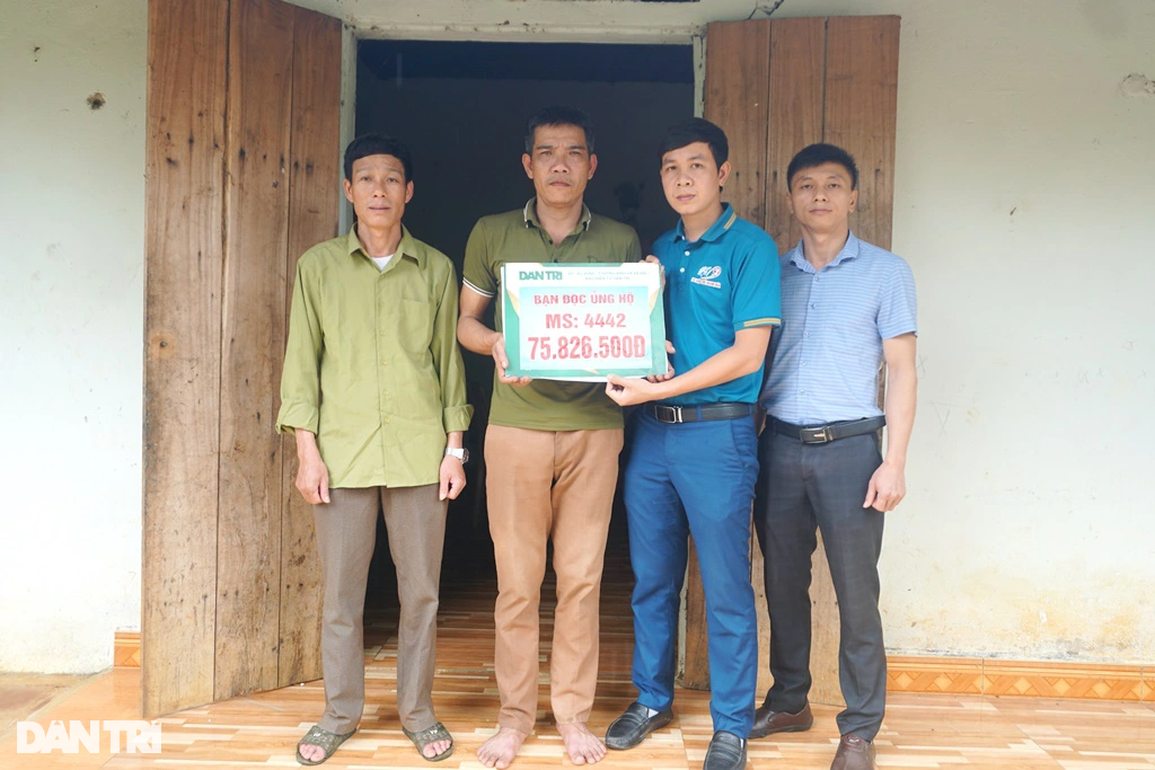 Người chồng có vợ mất vì ung thư được bạn đọc giúp đỡ gần 120 triệu đồng - 1 Người chồng có vợ mất vì ung thư được bạn đọc giúp đỡ gần 120 triệu đồng - 1