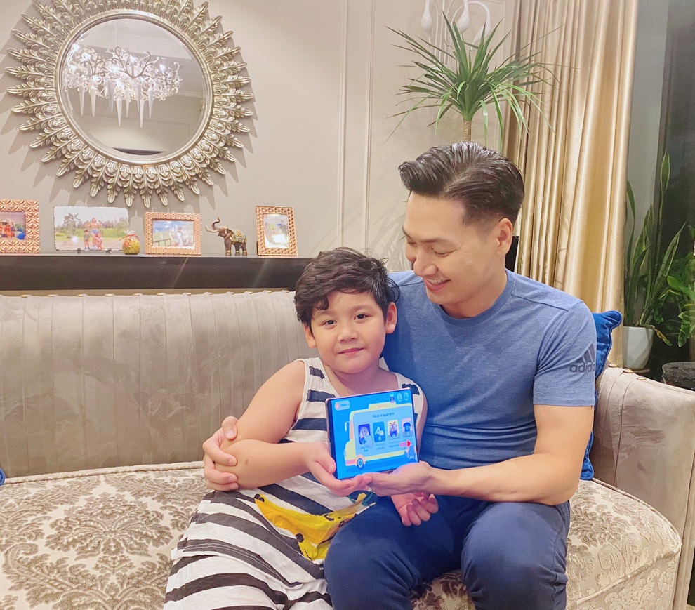 Bé Bon 4 tuổi đã tự tin nói tiếng Anh: Đây là bí kíp của Shark Long! - 3 Bé Bon 4 tuổi đã tự tin nói tiếng Anh: Đây là bí kíp của Shark Long! - 3