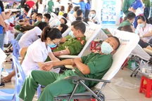 Hàng trăm bạn trẻ Đà Nẵng hiến máu trong mùa dịch virus corona