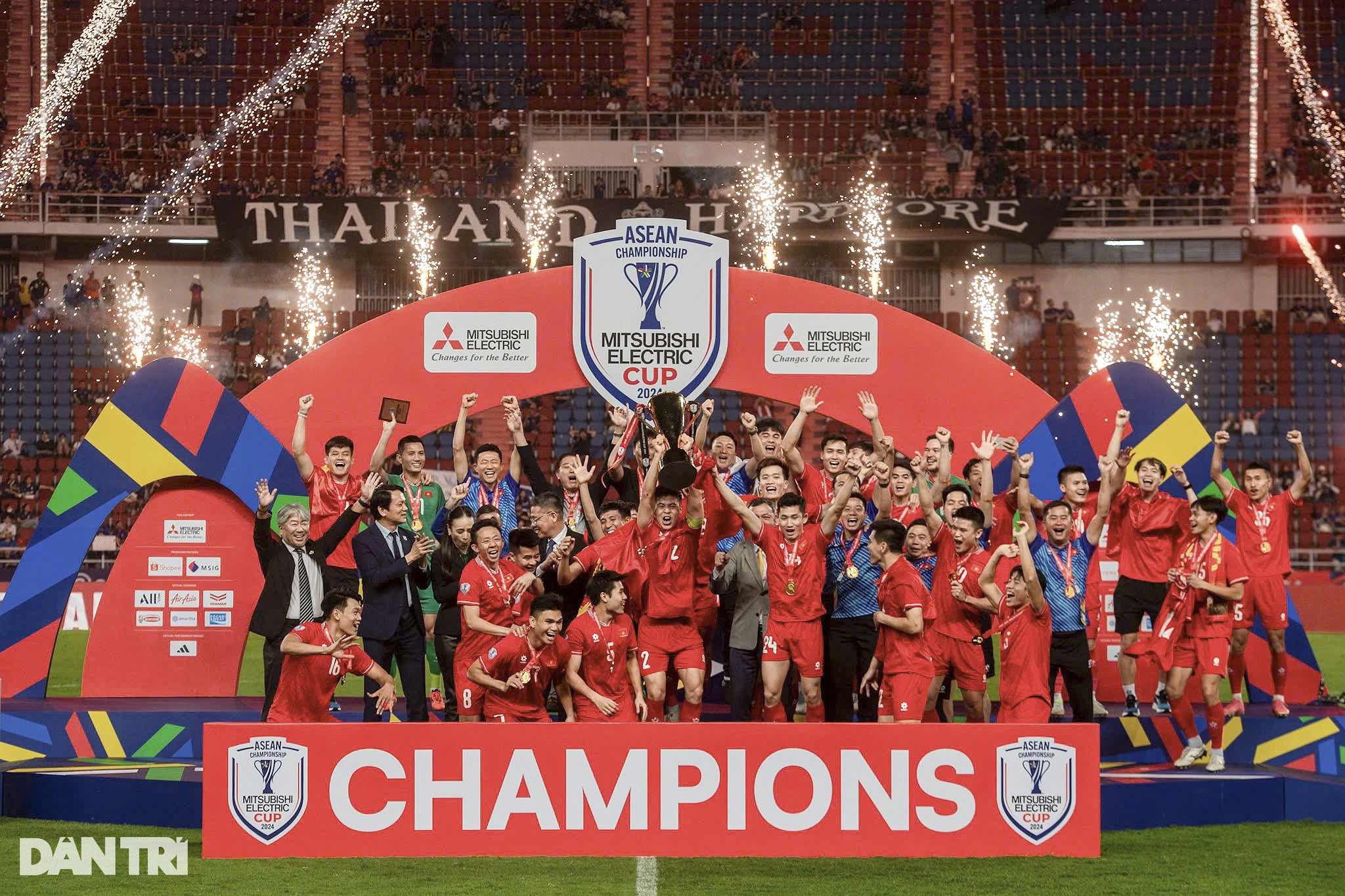 Dân mạng chế ảnh hài hước, mừng chiến thắng lịch sử của đội tuyển Việt Nam - 1 Dân mạng chế ảnh hài hước, mừng chiến thắng lịch sử của đội tuyển Việt Nam - 1