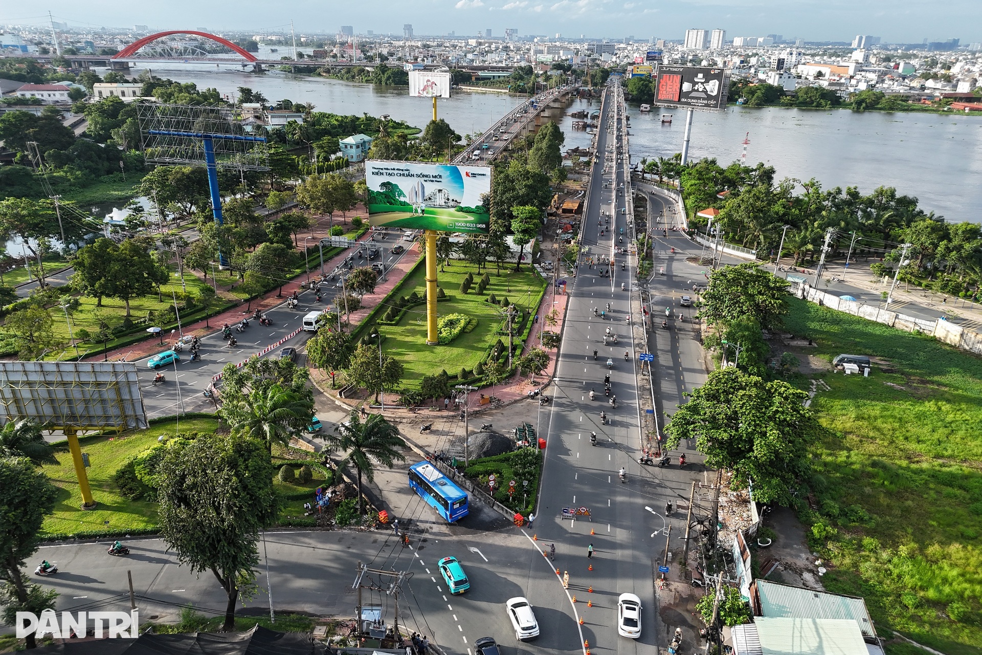 Cận cảnh ngày đầu cấm ô tô qua cầu Bình Triệu 1 ở TPHCM - 2 Cận cảnh ngày đầu cấm ô tô qua cầu Bình Triệu 1 ở TPHCM - 2