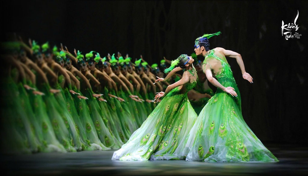 Dương Lệ Bình lần đầu tiên biểu diễn tại Việt Nam - 4 Dương Lệ Bình lần đầu tiên biểu diễn tại Việt Nam - 4