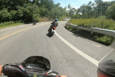 Clip "phượt thủ suýt trả giá đắt vì phóng nhanh trên đèo" nổi bật tuần qua