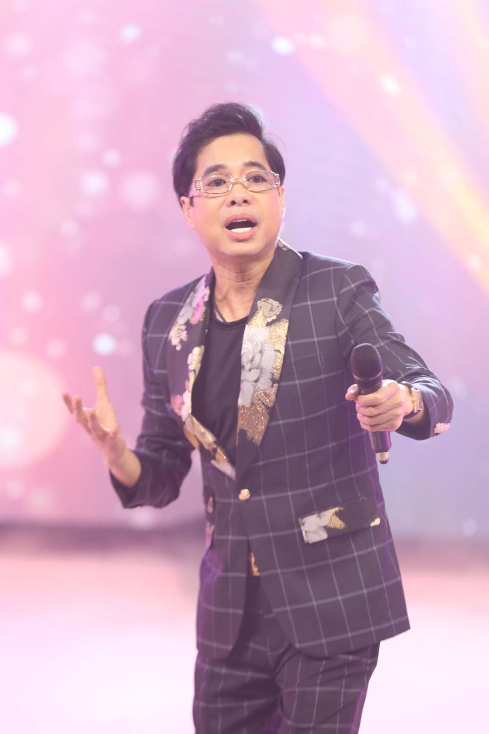 Chương trình cuối Ngọc Sơn bày tỏ tình cảm dành cho mẹ trước khi bà qua đời - 1 Chương trình cuối Ngọc Sơn bày tỏ tình cảm dành cho mẹ trước khi bà qua đời - 1