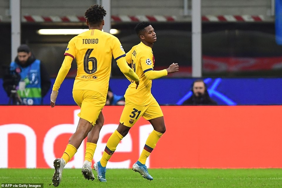 Thua Barcelona, Inter Milan ngậm ngùi nhìn Dortmund đi tiếp - 8 Thua Barcelona, Inter Milan ngậm ngùi nhìn Dortmund đi tiếp - 8