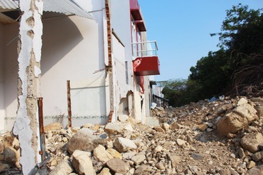 Vỡ kênh thoát lũ, sập nhà dân: Người dân được tái định cư sau 4 tháng