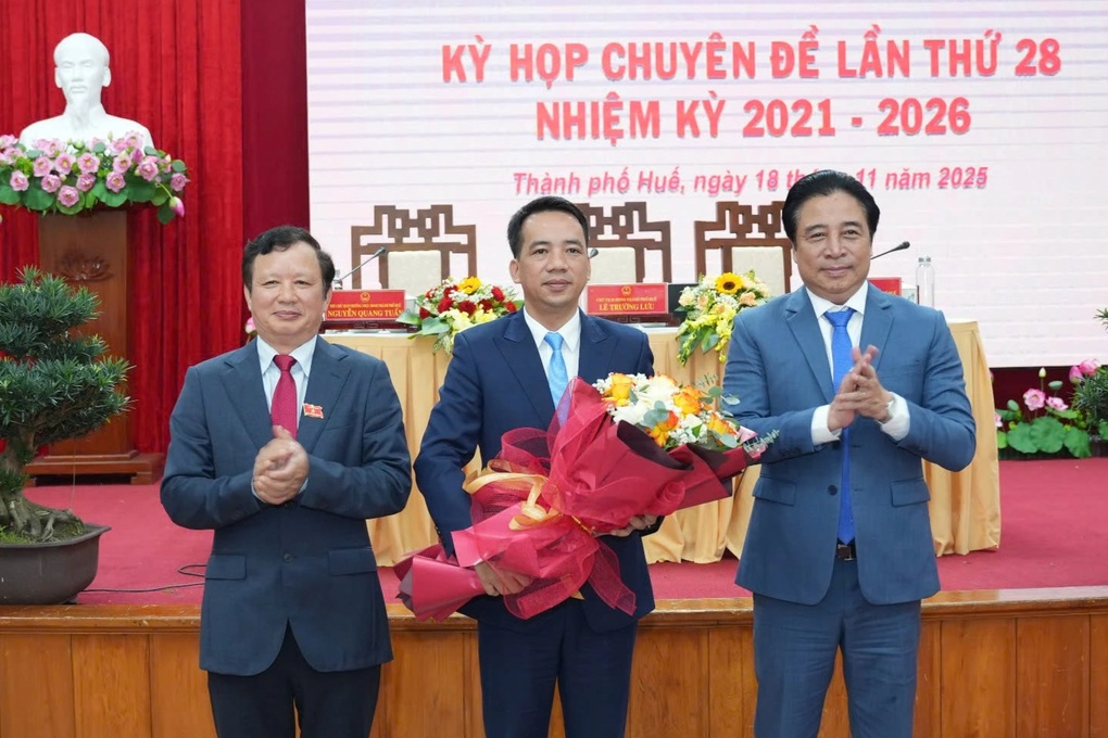 Ông Nguyễn Khắc Toàn được bầu giữ chức Chủ tịch UBND thành phố Huế - 2