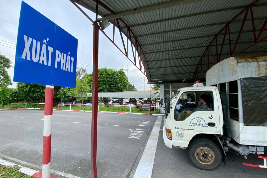 Ngày đầu tiên Công an Hà Nội tổ chức kỳ sát hạch cấp giấy phép lái xe - 1 Ngày đầu tiên Công an Hà Nội tổ chức kỳ sát hạch cấp giấy phép lái xe