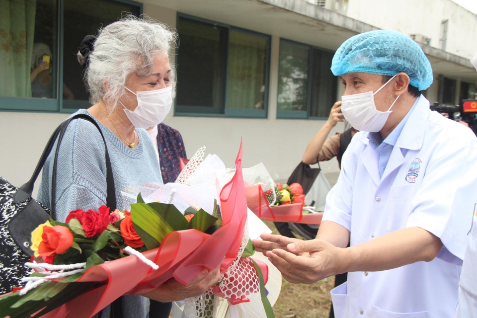 Nhật ký gửi vợ con đầy xúc động của nam điều dưỡng nơi tâm dịch - 7 Nhật ký gửi vợ con đầy xúc động của nam điều dưỡng nơi tâm dịch - 7