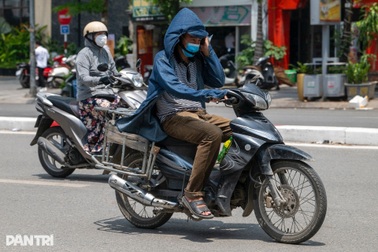 Hà Nội: Say nắng khi giao hàng giữa trưa, shipper gặp tai nạn