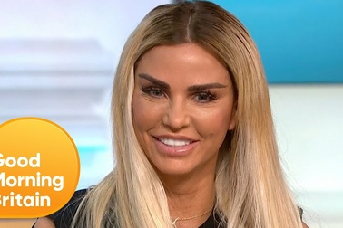 Katie Price nói về việc "dao kéo"