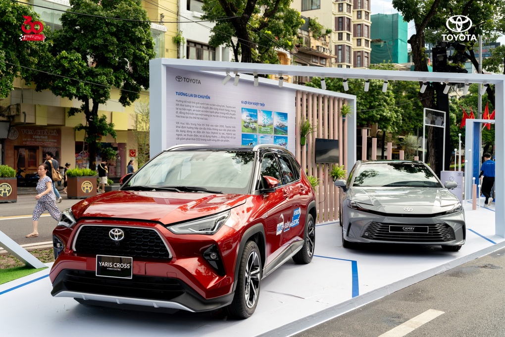Hàng loạt ưu đãi tháng 10, mua Toyota Hilux được hỗ trợ ngay 50% thuế trước bạ - 3 Hàng loạt ưu đãi tháng 10, mua Toyota Hilux được hỗ trợ ngay 50% thuế trước bạ - 3