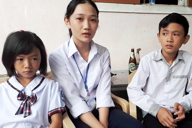 Rưng rưng nước mắt ngày trở lại trường của nữ sinh nghèo vượt khó