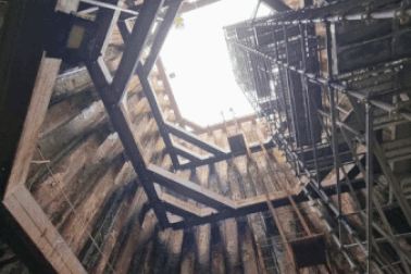 Khám phá cống ngầm "người đi lọt" dưới đáy sông Tô Lịch