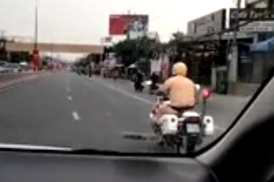 CSGT mở đường đưa sản phụ đang chuyển dạ đến bệnh viện kịp thời - 2