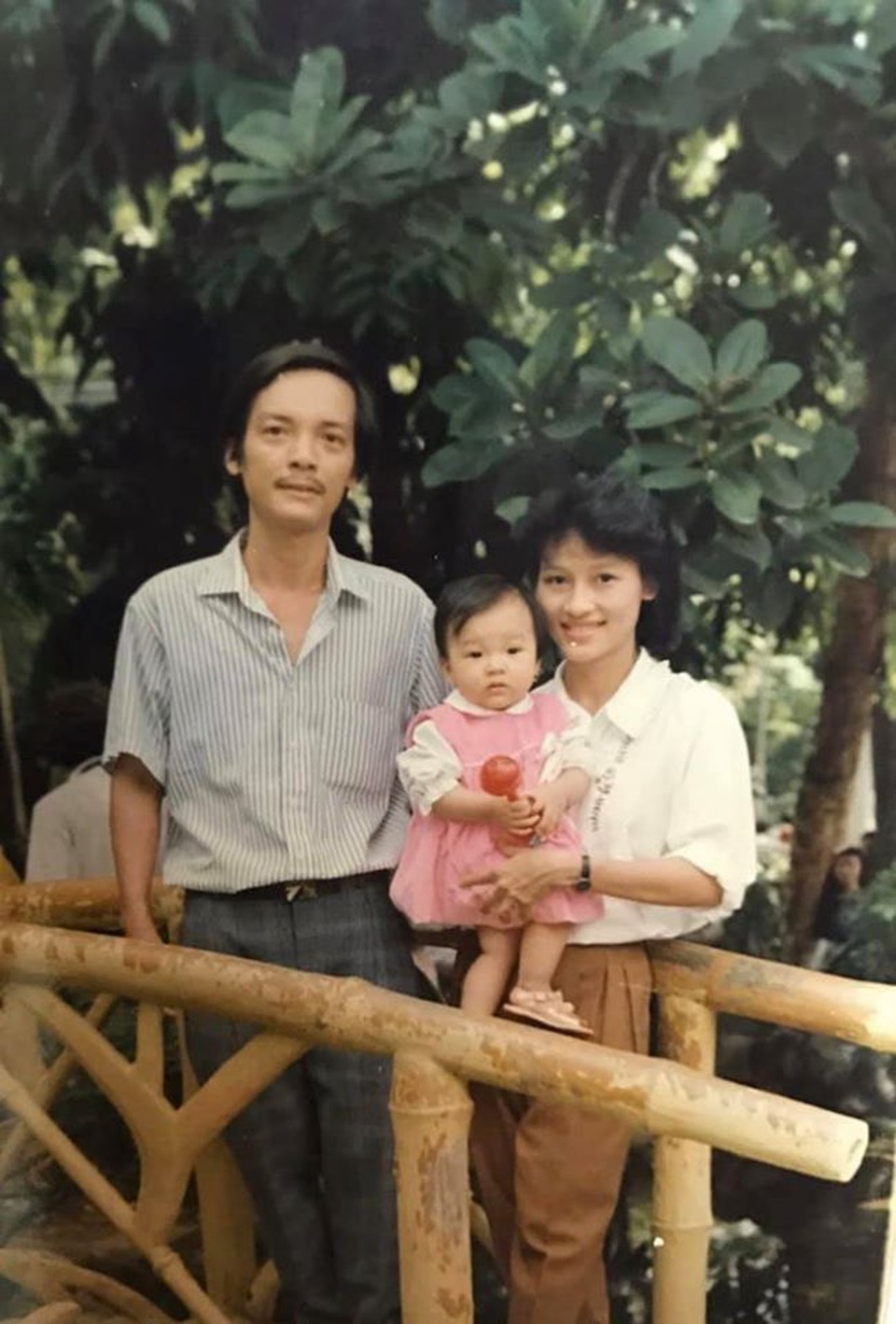 Á hậu Hoàng Oanh tiết lộ lý do bí mật chuyện đang mang bầu với chồng Tây - 3 Á hậu Hoàng Oanh tiết lộ lý do bí mật chuyện đang mang bầu với chồng Tây - 3