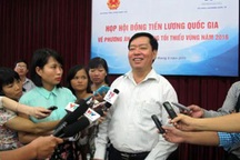 Phải tăng lương tối thiểu hay đưa vào phụ cấp?