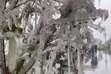 Băng giá trên đỉnh đèo Ô Quý Hồ