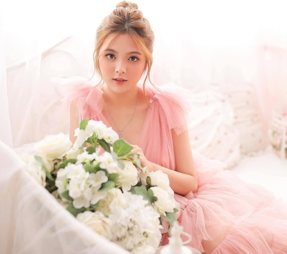 Bộ ảnh đẹp như công chúa của nữ sinh Đại học Công nghiệp TP.HCM - 5 Bộ ảnh đẹp như công chúa của nữ sinh Đại học Công nghiệp TP.HCM - 5