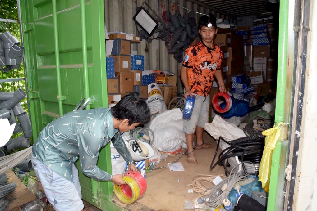 Phá băng nhóm dùng xuồng máy đi trộm, cướp ven sông Sài Gòn - 3 Phá băng nhóm dùng xuồng máy đi trộm, cướp ven sông Sài Gòn - 3