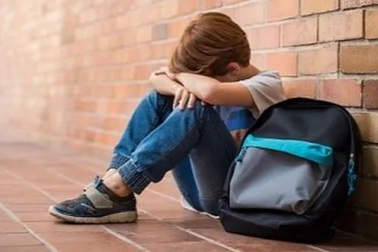 Vấn nạn bắt nạt học đường: 1.300 gia đình Anh đăng ký chuyển trường cho con