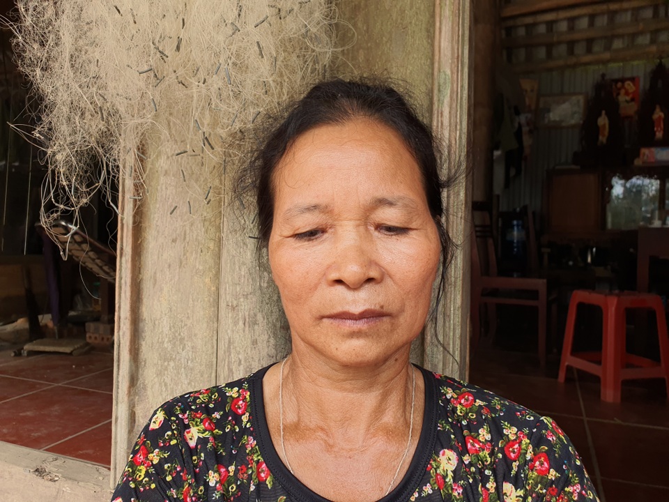 Thương gia đình nghèo lay lắt nuôi 3 đứa con cùng mang bệnh giống nhau - 5 Thương gia đình nghèo lay lắt nuôi 3 đứa con cùng mang bệnh giống nhau - 5