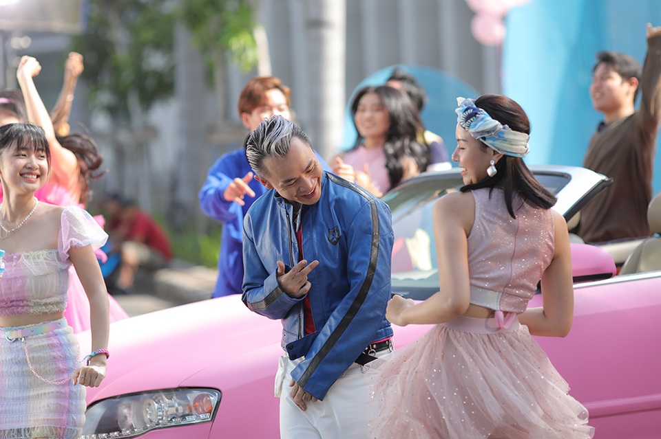 Kết thúc nghỉ lễ, Binz tung teaser cho MV mới - 2 Kết thúc nghỉ lễ, Binz tung teaser cho MV mới - 2