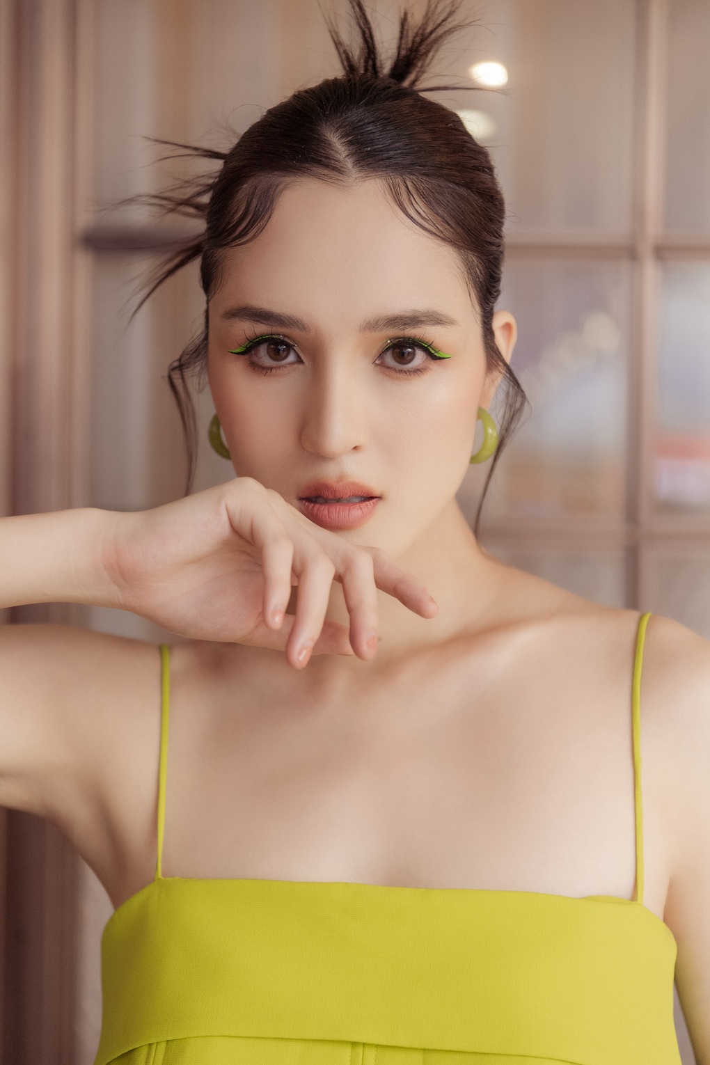 Á hậu Hoàng Anh đọ dáng xinh đẹp bên diễn viên Thanh Hương - 1 Á hậu Hoàng Anh đọ dáng xinh đẹp bên diễn viên Thanh Hương - 1