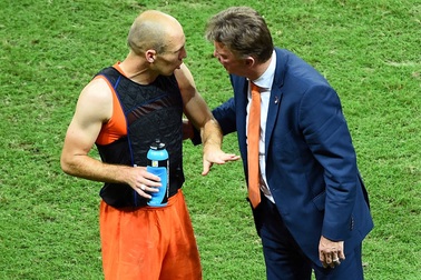 Robben từ chối theo Van Gaal đến MU