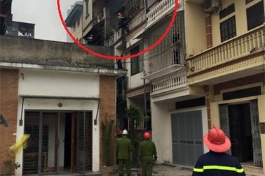 Hà Nội: Cháy nhà vì đun nước bằng ấm điện