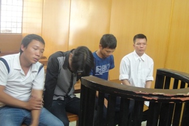 Lợi dụng lễ đưa tang để gây áp lực đòi tiền ban giám đốc nông trường