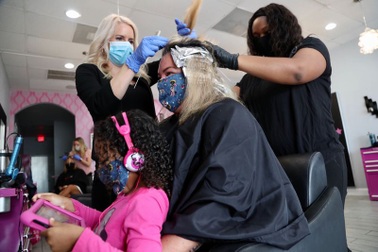 Nhà khoa học Mỹ bị sa thải nghi vì chống lệnh sửa dữ liệu Covid-19