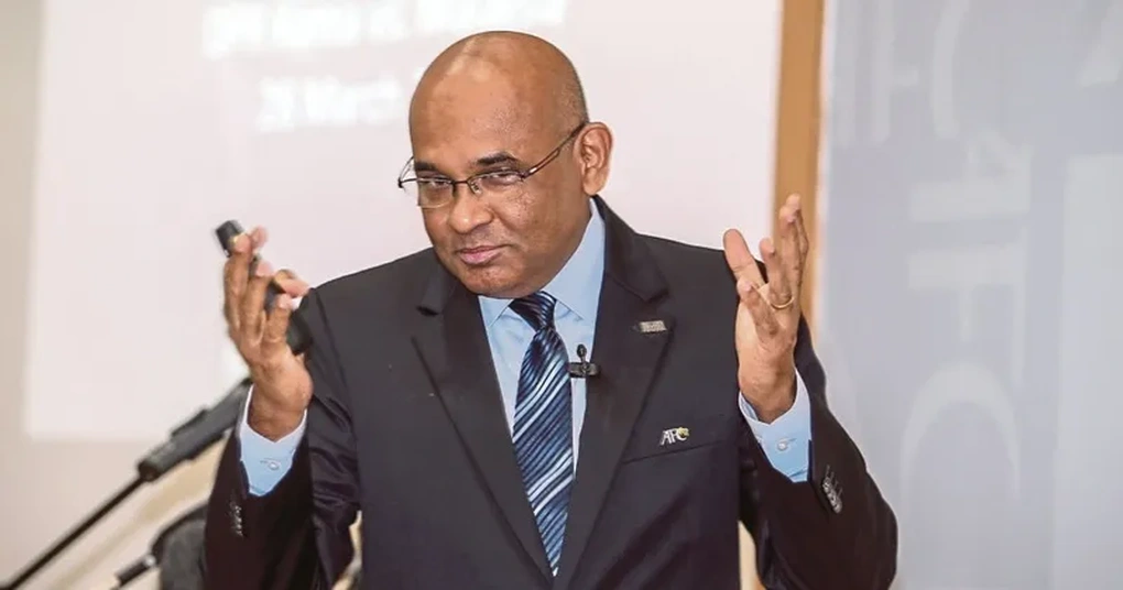 AFC cảnh báo nóng, Malaysia có nguy cơ bị tăng án phạt - 1