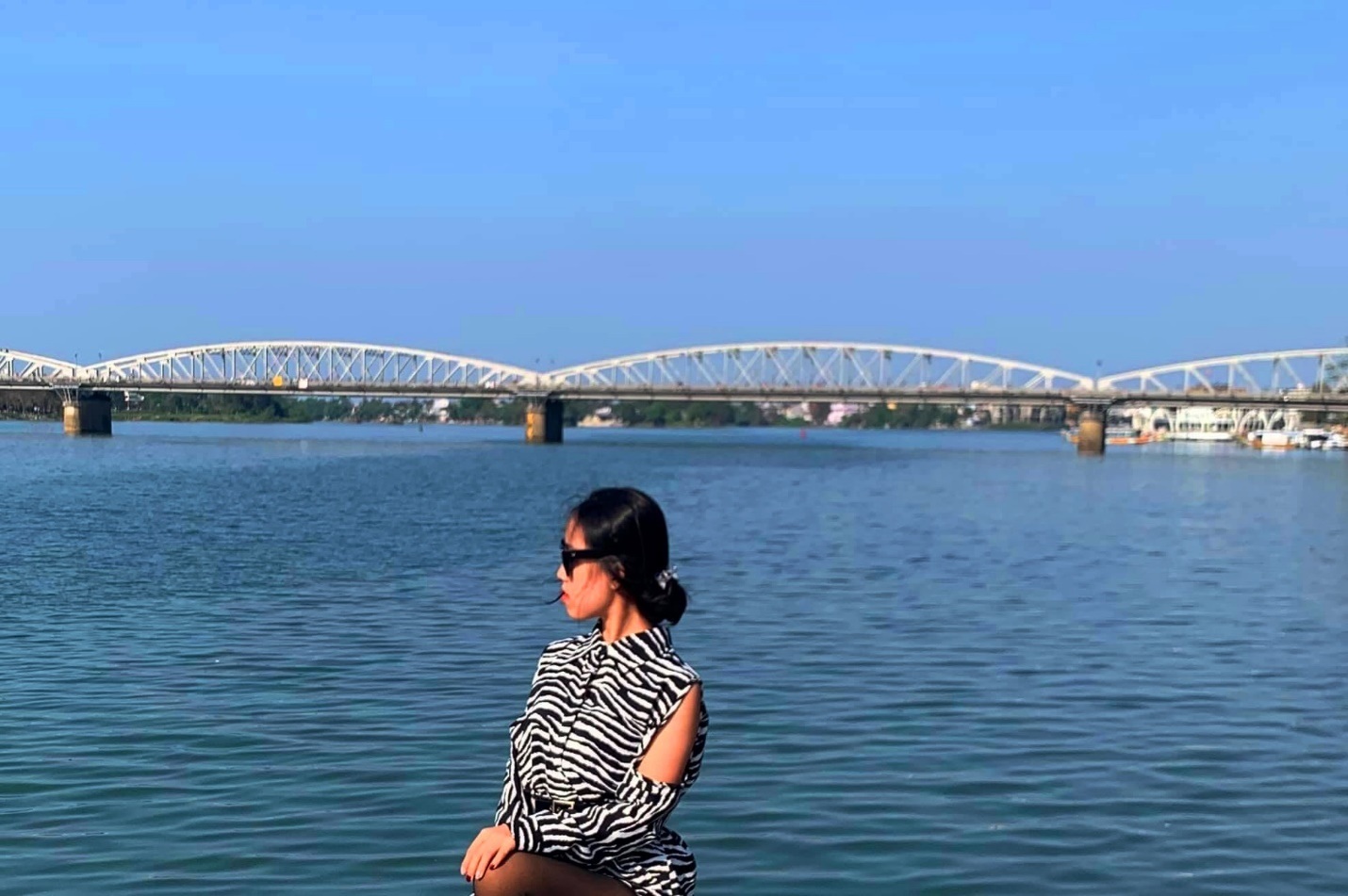 Khung cảnh hoàng hôn đẹp mê hoặc trên sông Hương - 13 Khung cảnh hoàng hôn đẹp mê hoặc trên sông Hương - 13