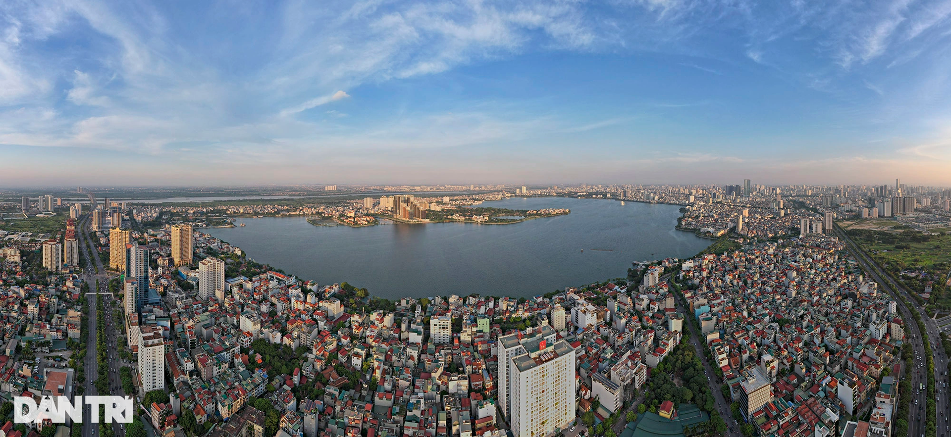 Toàn cảnh Hồ Tây: Dày đặc nhà cao tầng vây quanh, vắng bóng cây xanh - 8