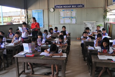 Hơn 1.200 học sinh Việt kiều Campuchia chưa trở lại lớp