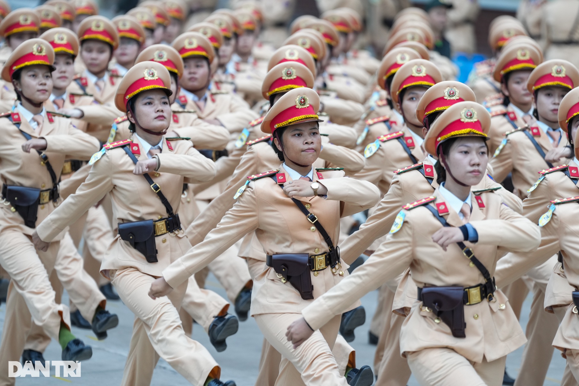 Bên trong thao trường huấn luyện diễu binh, diễu hành cho đại lễ 30/4 - 15 Bên trong thao trường huấn luyện diễu binh, diễu hành cho đại lễ 30/4 - 15